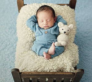 ベット寝てる赤ちゃん